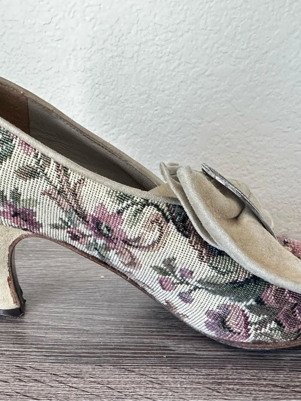 Peter Fox Vintage Woven Floral Tapestry Suede Bow Buckle Heels Pumps Italy 7.5B